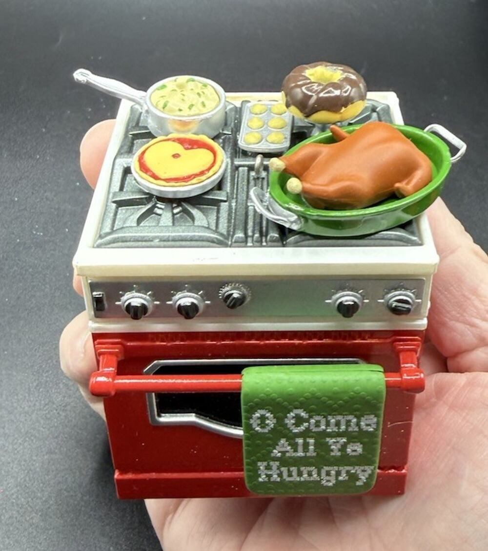 Hallmark O COME ALL YE HUNGRY Ornament Kitchen Oven EUC No Box -LO19